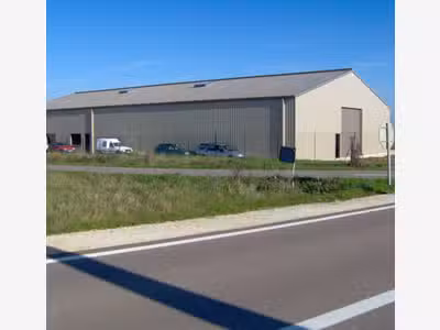 À louer entrepôt de 920m² à Saints en Puisaye