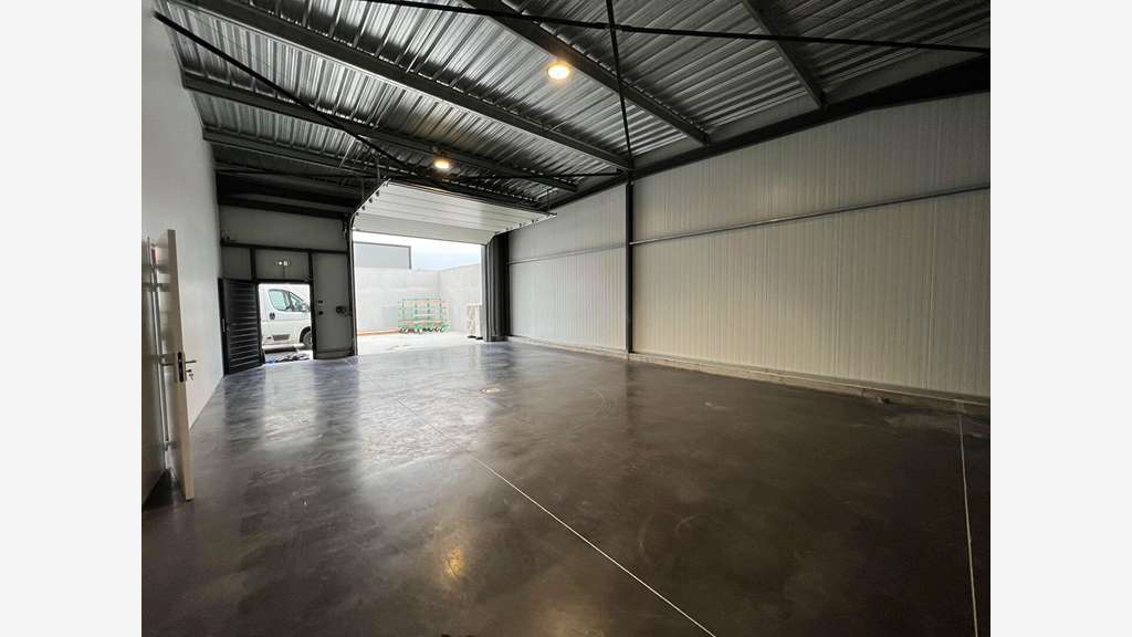A louer entrepôt isolé de 90m² à Angers sud
