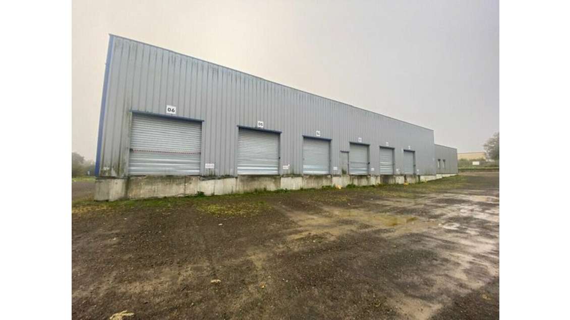 Entrepôt logistique 900m² à La Ferrière aux Etangs