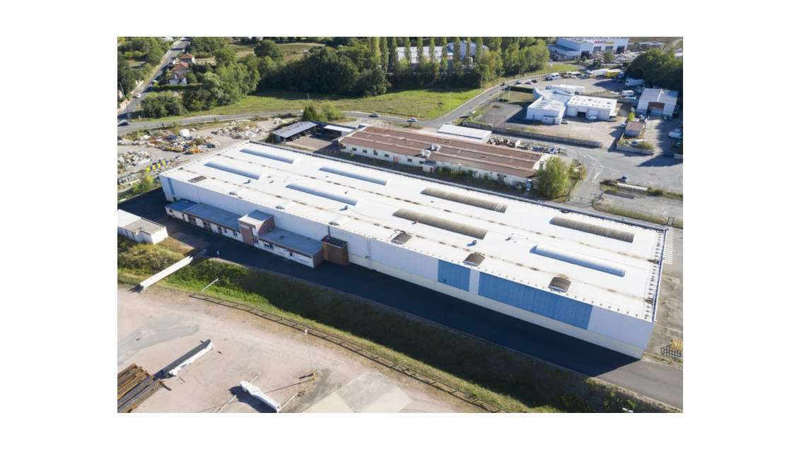 À louer - entrepôts/ateliers de 3 491 m² en Sa