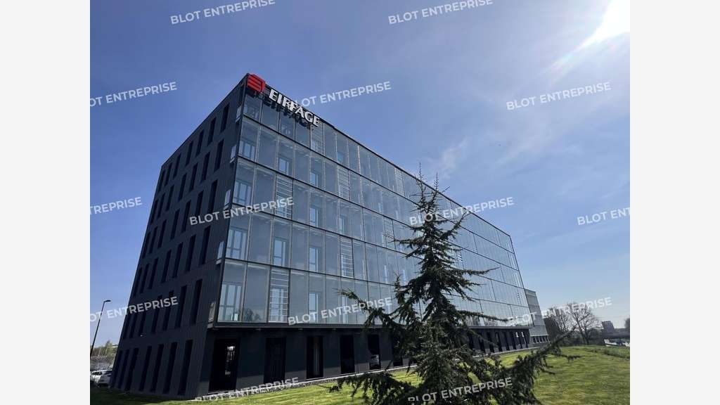 Loue bureaux 802m² à Rennes excellente visibilité