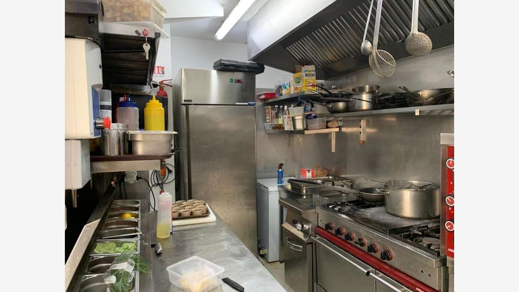 LG brasserie et pizzéria + licence 4 avec logement