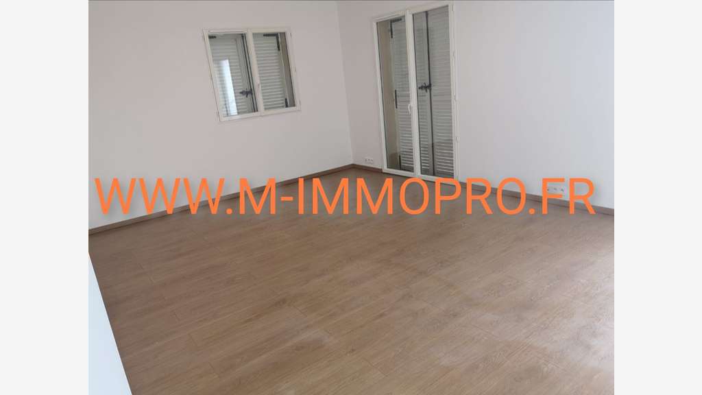 A louer bureaux 63m² en RDJ à Grasse proche Palais