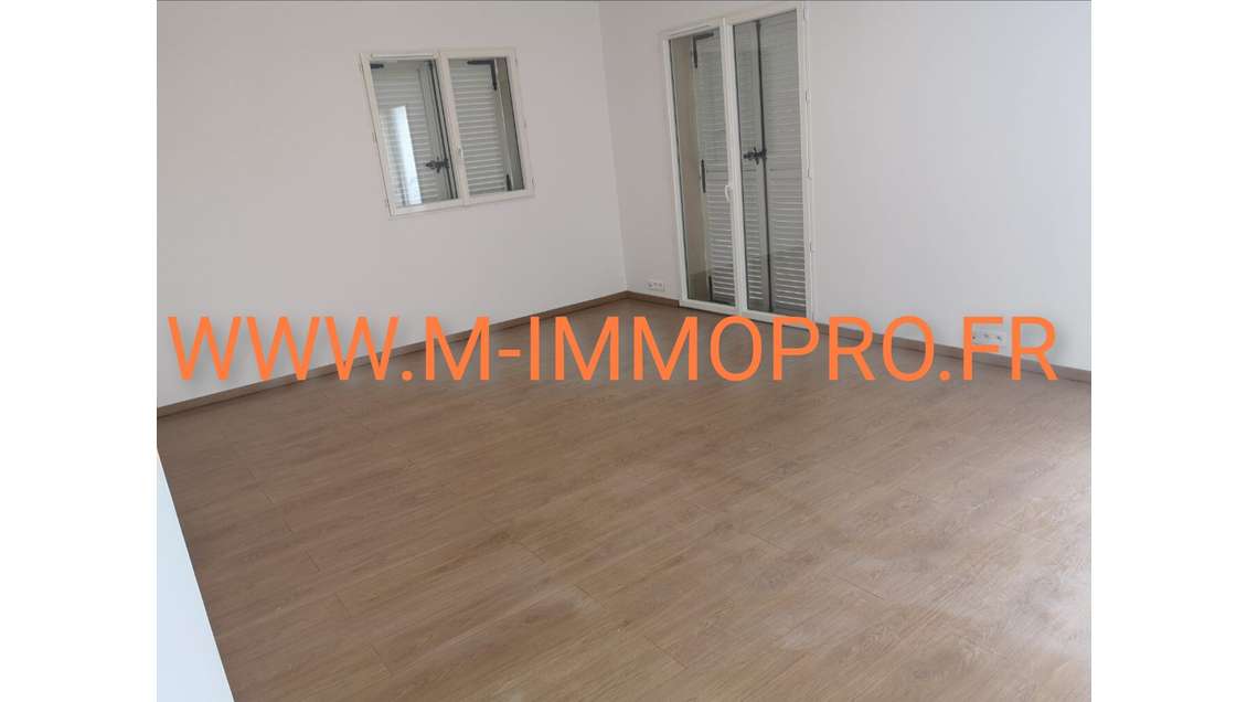 A louer bureaux 63m² en RDJ à Grasse proche Palais