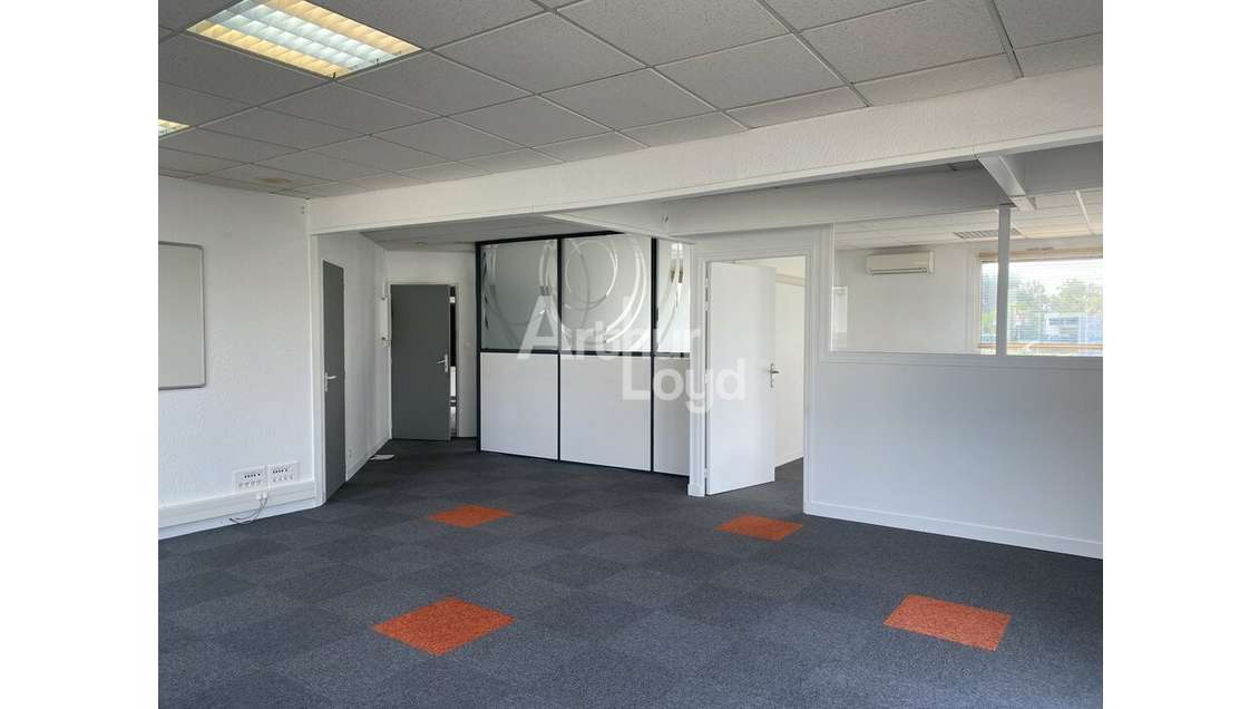 Bureaux de 77m² à louer à Jaunay Clan