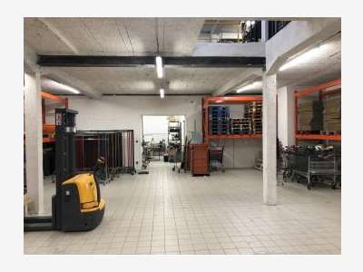 A louer local activité 920m² rénové à La Ciotat