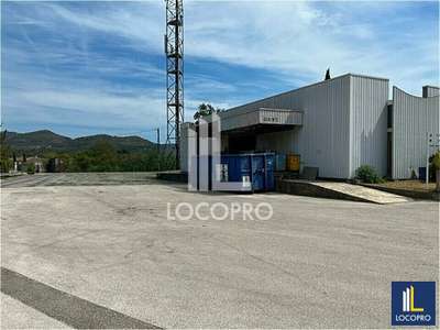 Local activité de 1700m² avec quai à louer le Muy