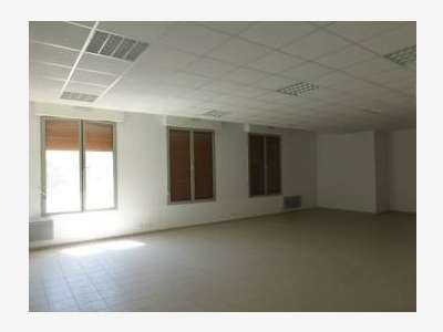 A louer local 78 m² Joliette 13003