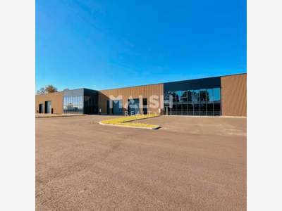 Local d'activité de 1015m² à louer à Amberieux