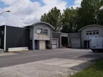 Local d'activité atelier 400m² à louer àCharmes