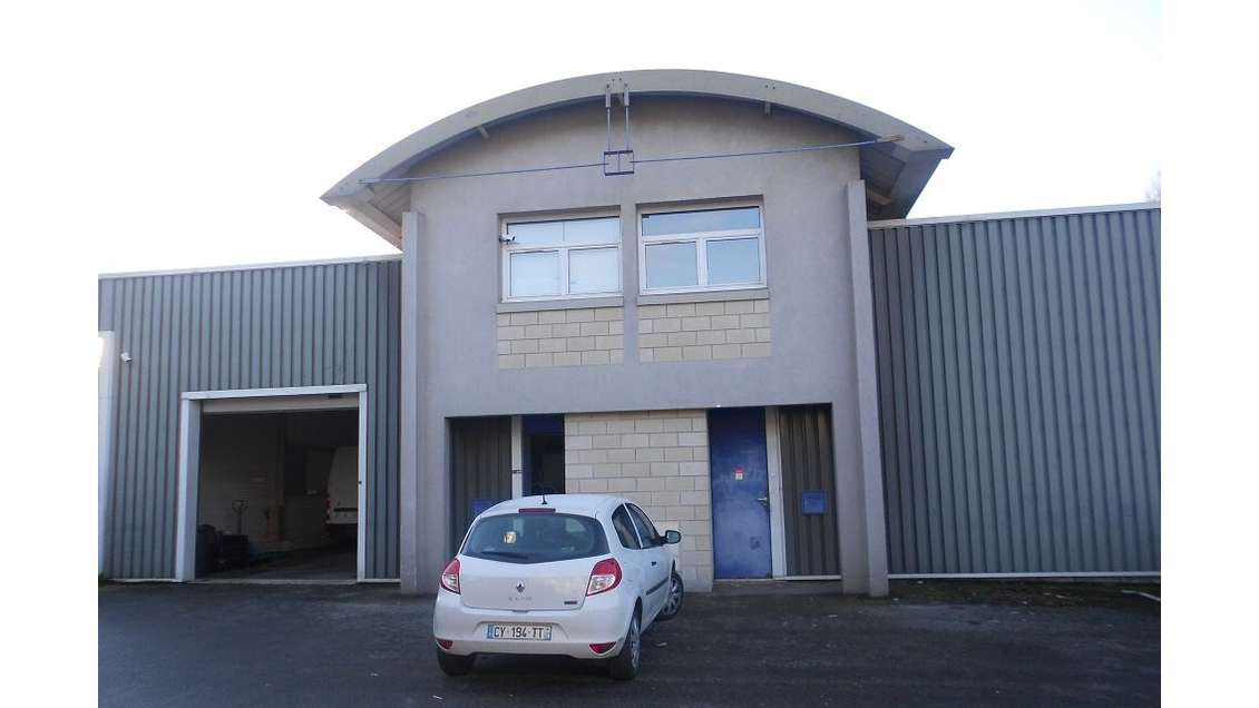 Local d'activité atelier 400m² à louer àCharmes