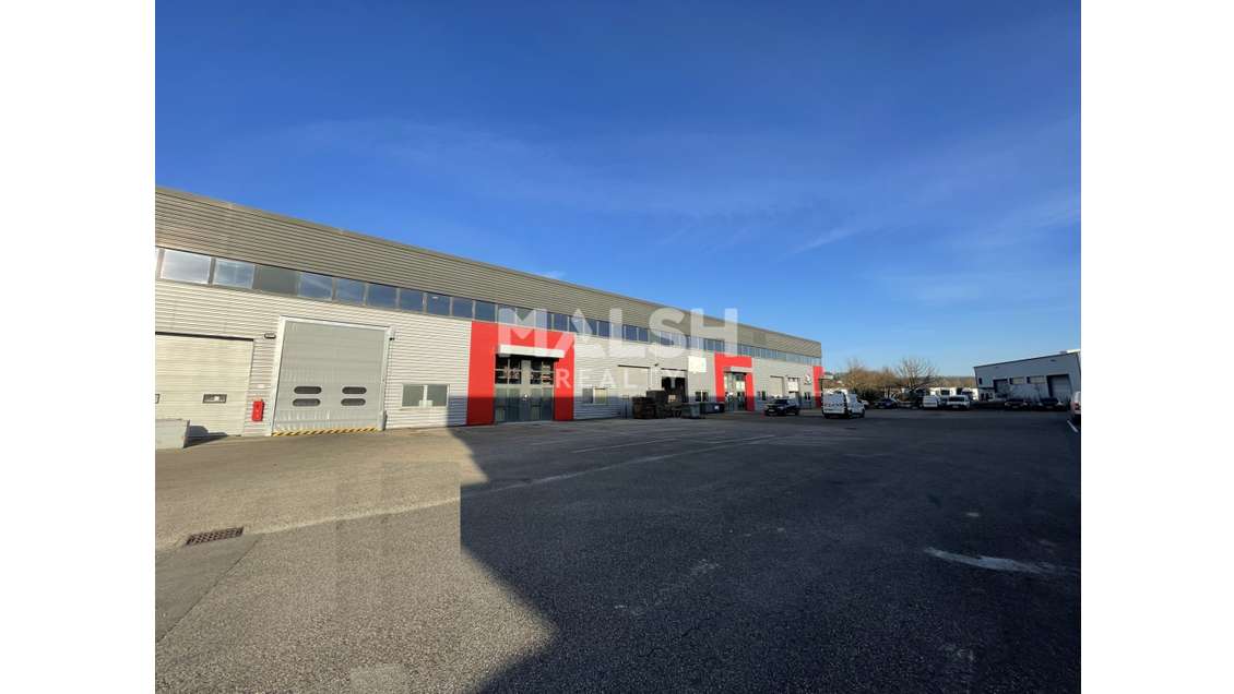 Local d'activité 2506m² div à louer à Dagneux