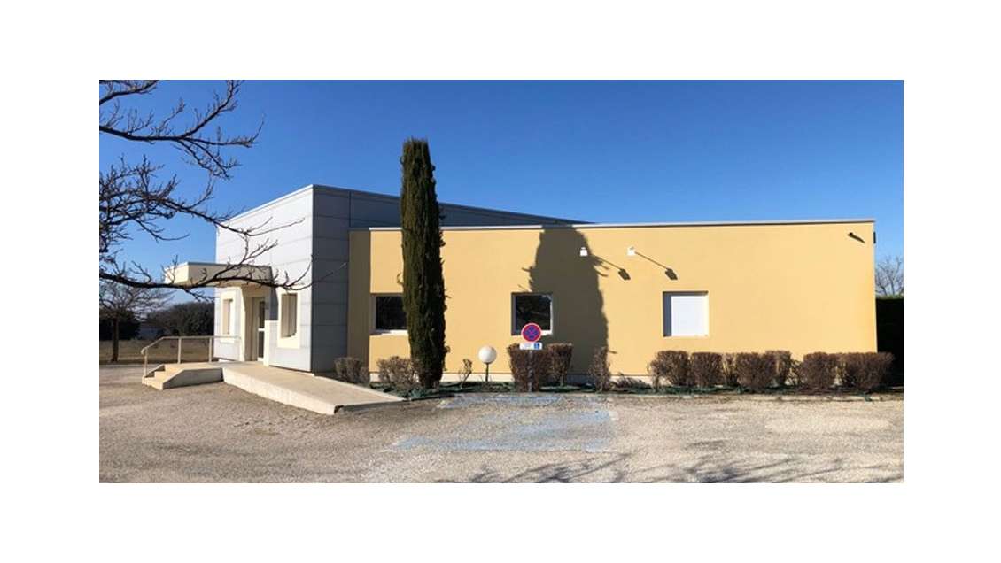 À louer local d'activité de 420m² à Valréas