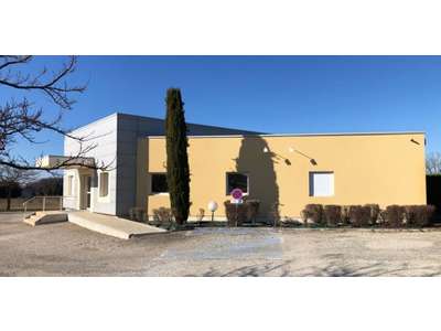 Location Locaux d'activités - Entrepôts à Valréas