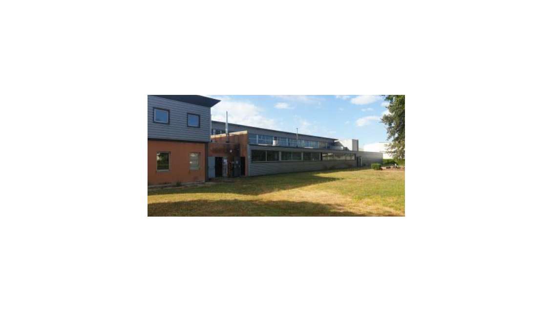 A louer local 3375m² ZA Couquiou à Entraigues