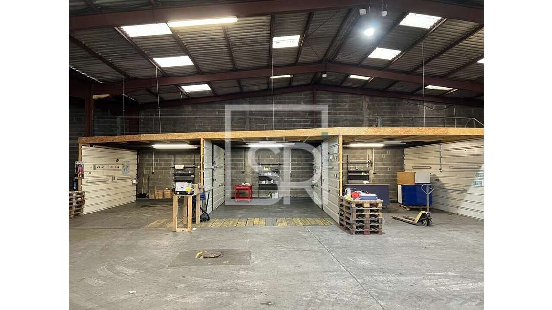 Location local d'activité 935m² à Aubière KM Lancé