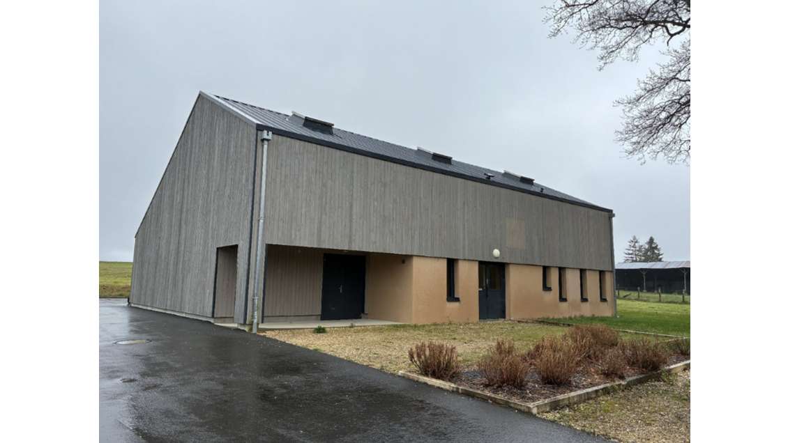 Local d'activités 493m² à louer à Céré-la-Ronde