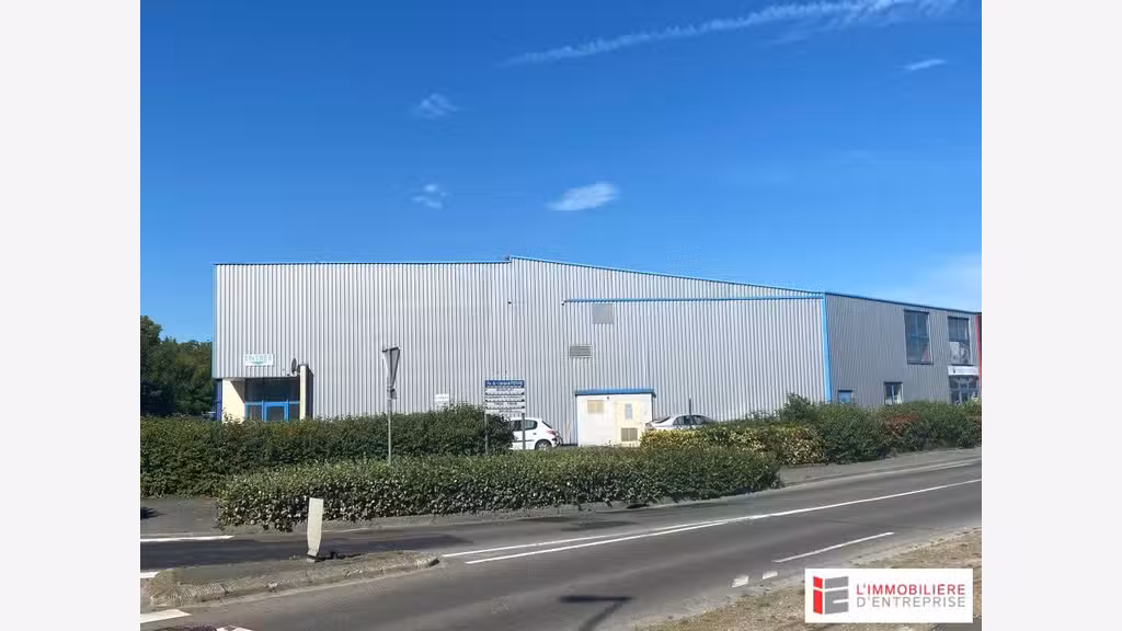 A louer local d'activité 1 200m² dans ZI St Malo