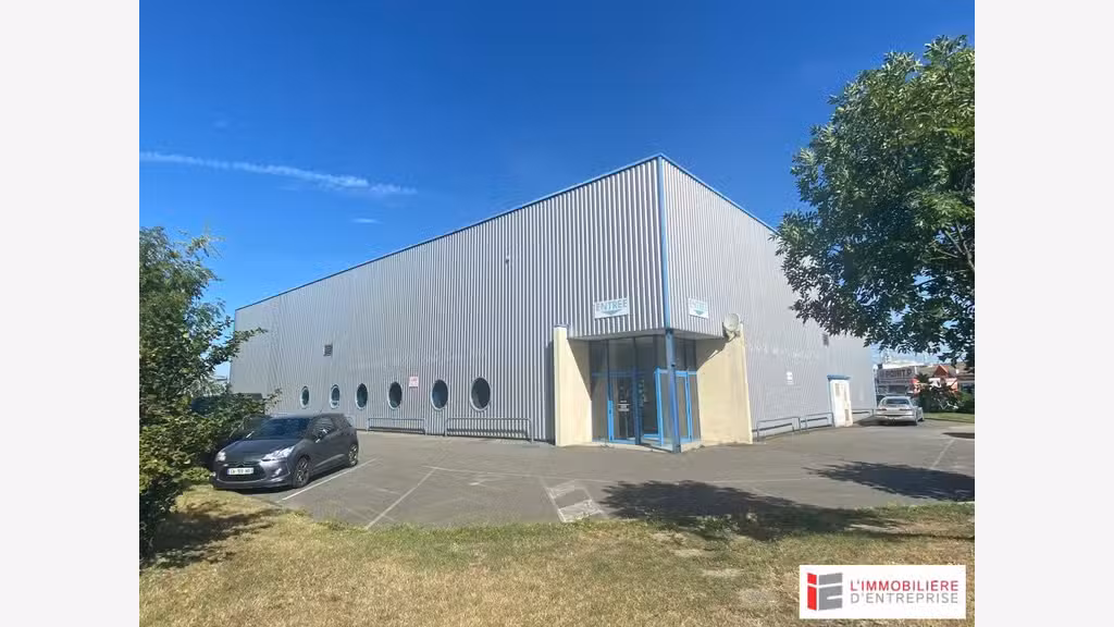 A louer local d'activité 1 200m² dans ZI St Malo