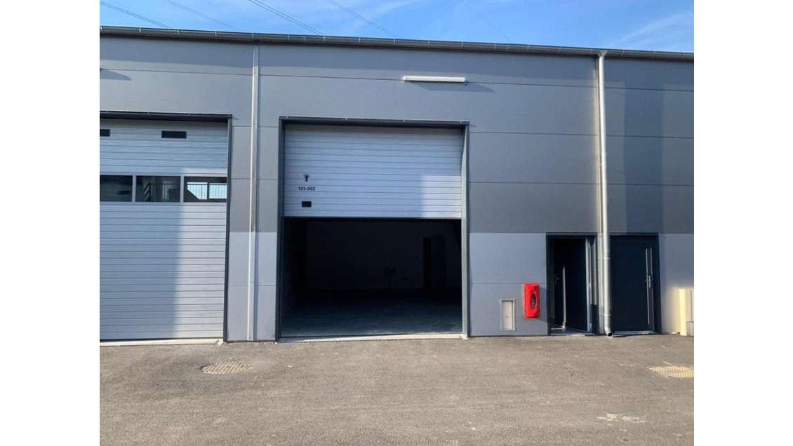Location local d'activités de 150m² à Longvic