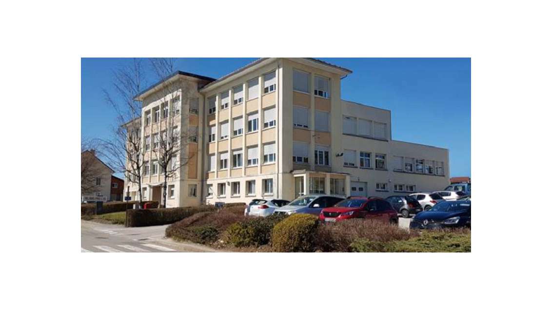 Local d'activités de 3500m² à louer à Charquemont