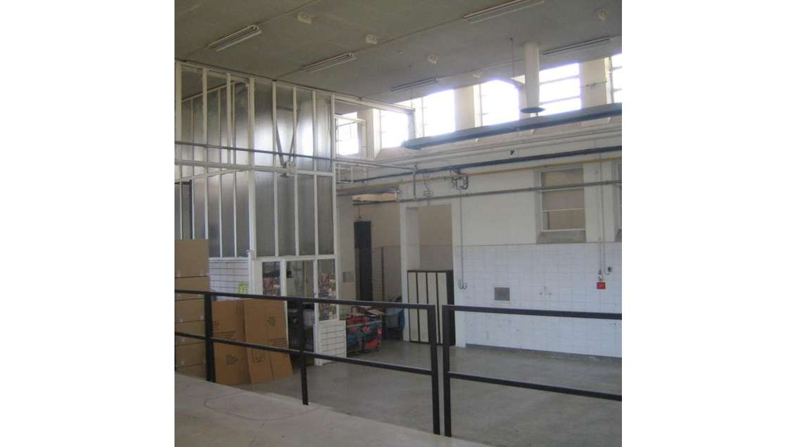 Local d'activités 273m² à louer au Creusot 