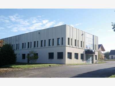 Location local 980m² à Saint Laurent en Grandvaux