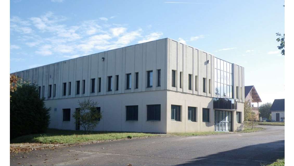 Location local 980m² à Saint Laurent en Grandvaux