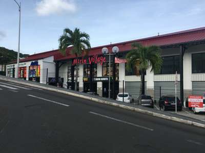 A louer local commercial 180m² au centre du Marin