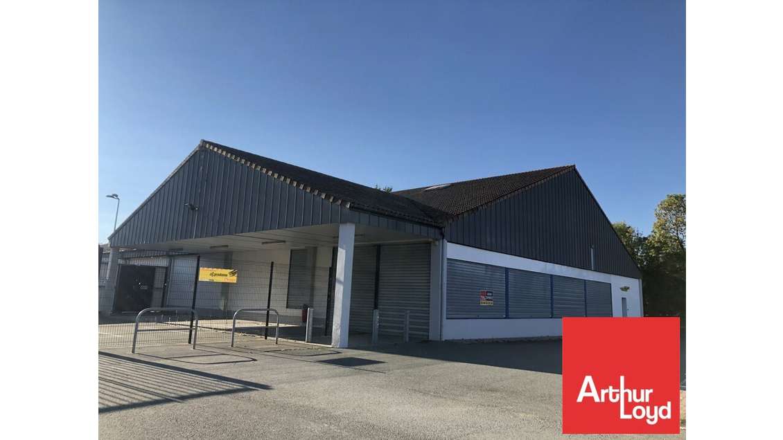 A louer local commercial de 2000m² zac Montcoutant
