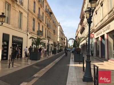 Location Locaux commerciaux - Boutiques à Nîmes
