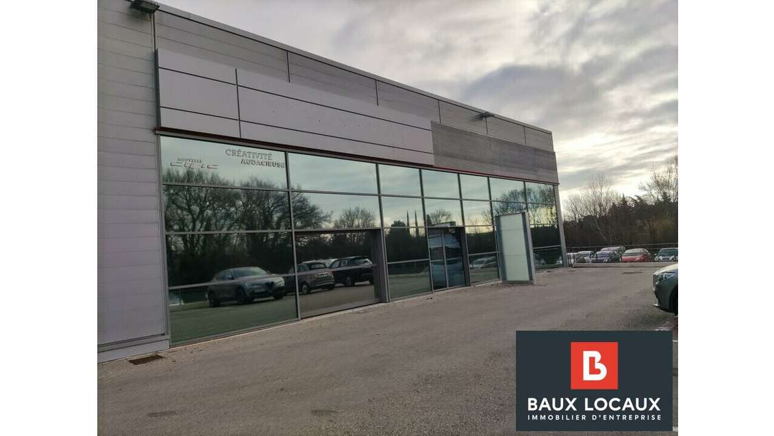 Loue local commercial de 300m² à Salon de Provence