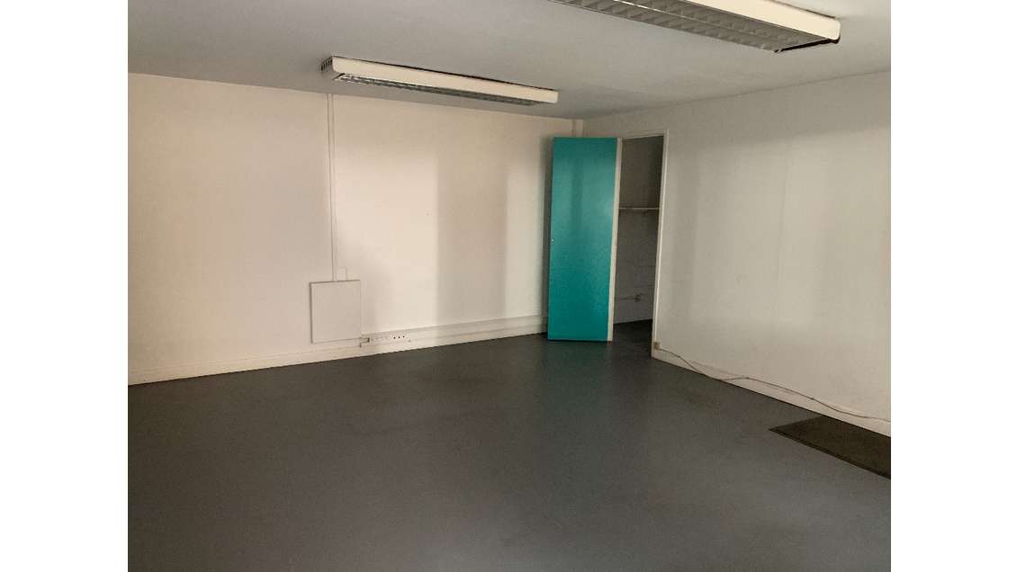 Loue local commercial 450m² axe fréquenté à Angers