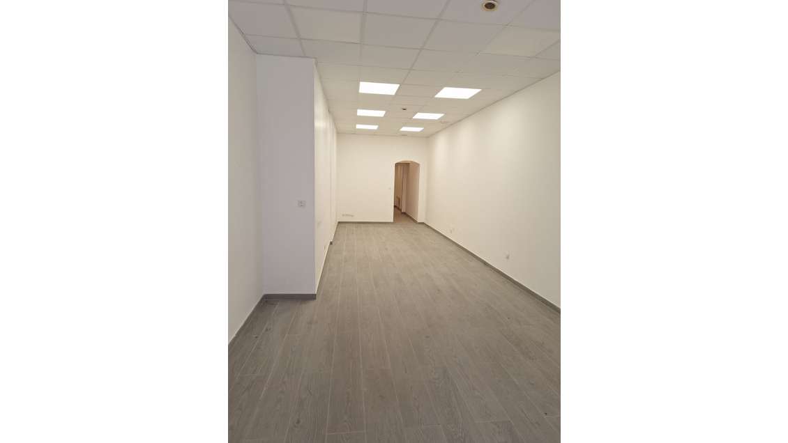 Loue local commercial de 55m² en centre Fréjus