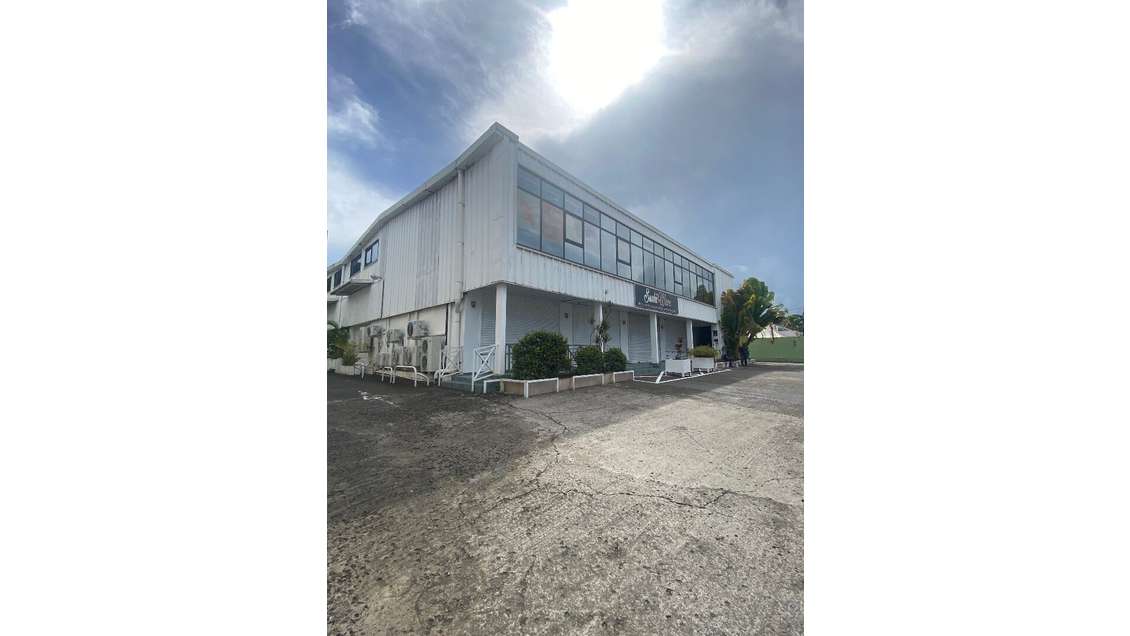 Loue local cial de 70m² au 1er étage Le Lamentin