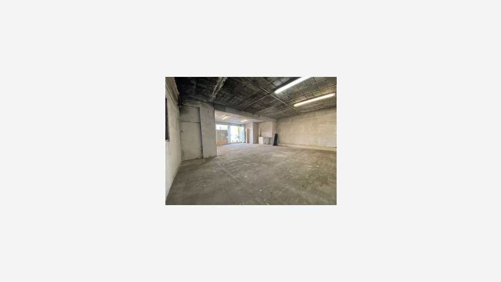 A louer local commercial de 71m² à Vitrolles ZI