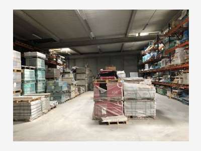 A louer local commercial de 900m² à Gémenos
