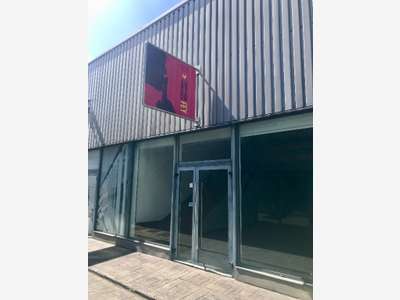 Loue local commercial de 150m² Baie Mahault 