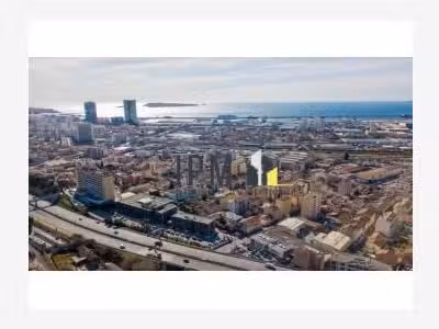 A louer local commercial 1135m² à Château Arnoux