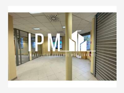 A louer local commercial de 218m² Marseille 13002
