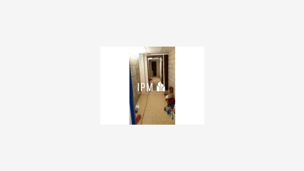 A louer local commercial de 445m² Puget-sur-Argens