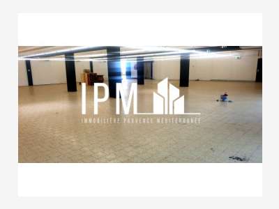 A louer local commercial de 445m² Puget-sur-Argens