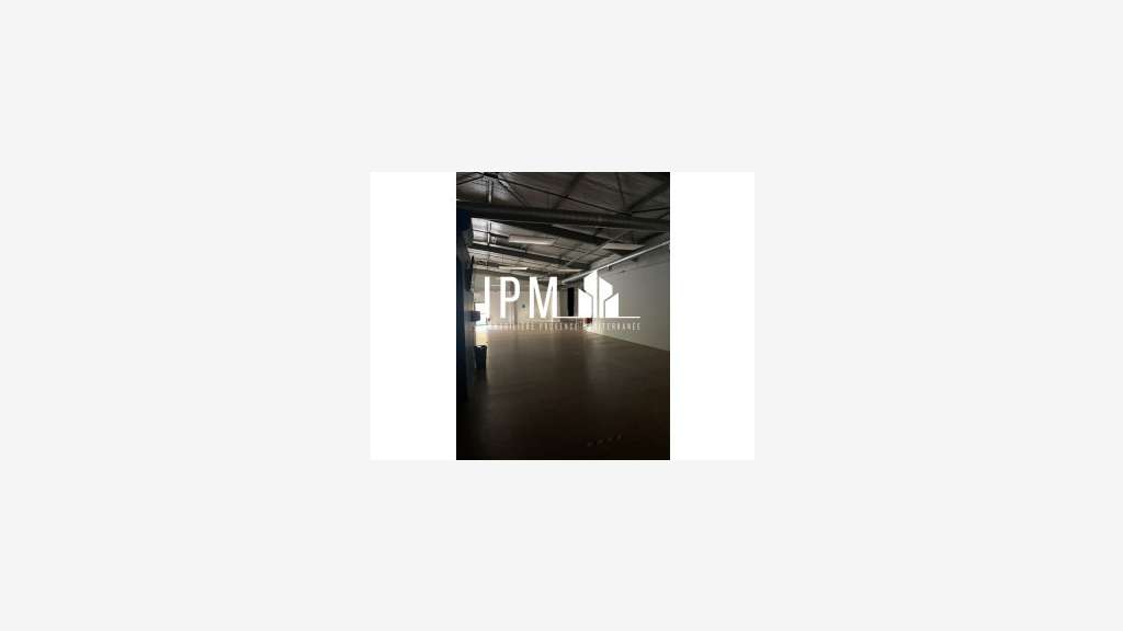A louer local commercial de 547m² Digne les Bains