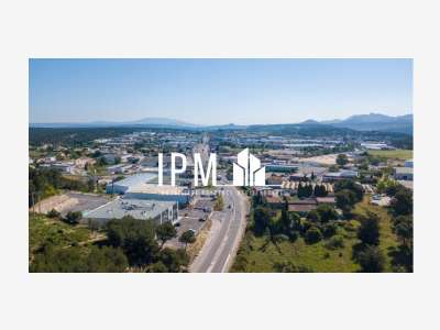 A louer local commercial de 583m² Plan de Campagne