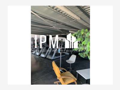 Loue local commercial 750m² St-Mitre-les-Remparts