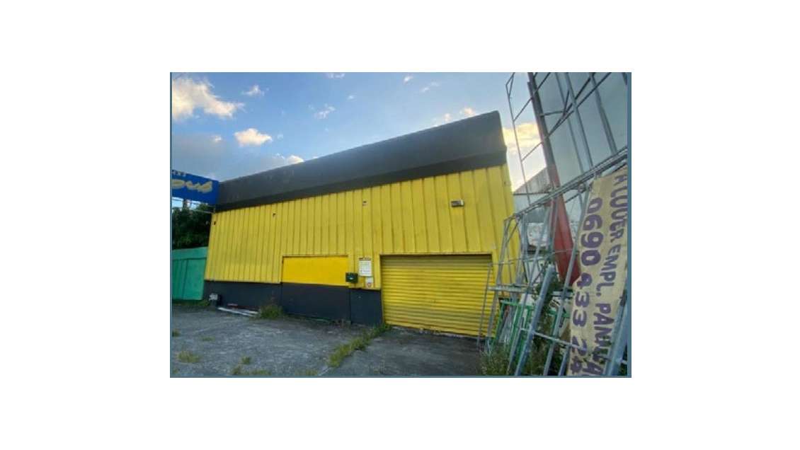 A louer local commercial de 137m² à Jarry