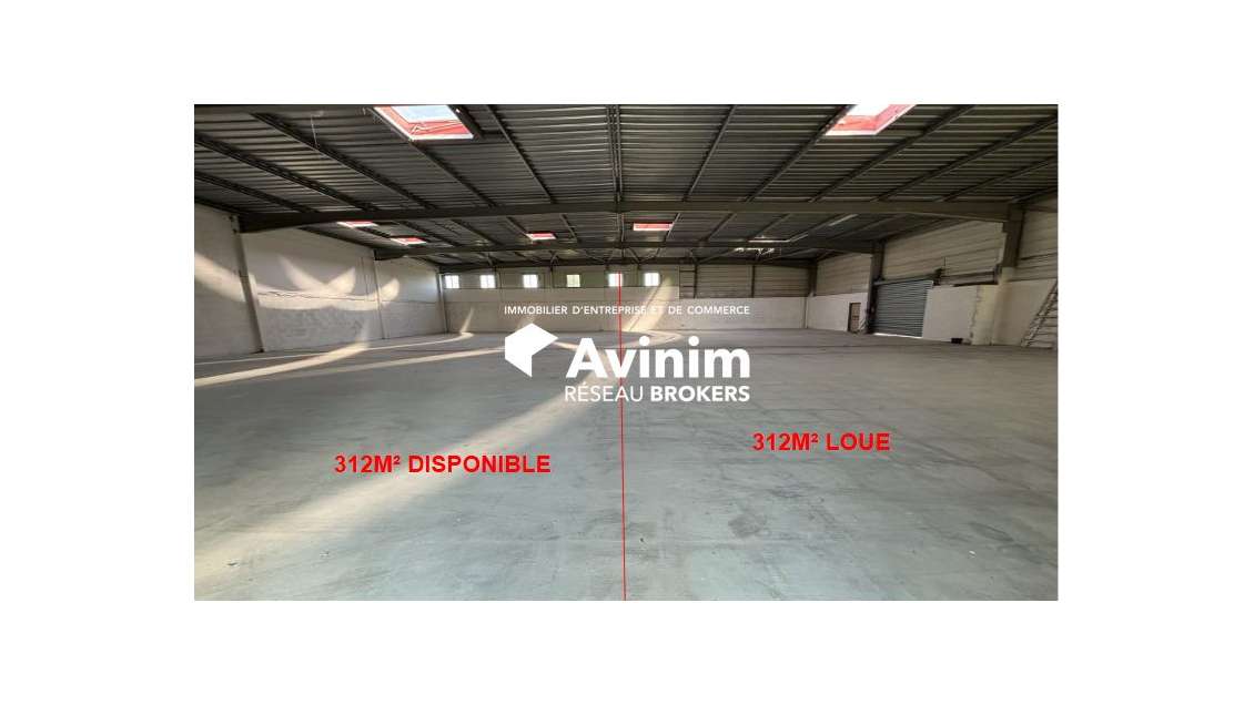 A louer local 825m² à Lescar Zone Commerciale