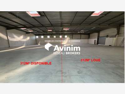 A louer local 825m² à Lescar Zone Commerciale