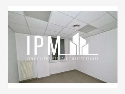 A louer local commercial de 74m² Marseille 13004