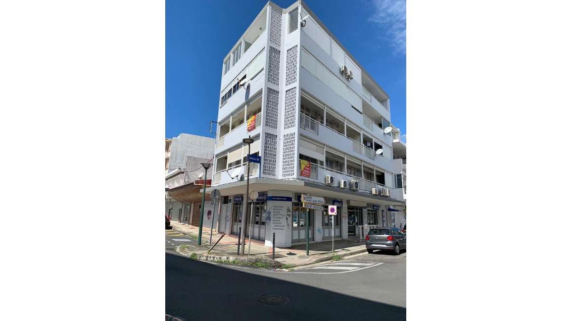 Loue local commercial de 275m² à Pointe à Pitre